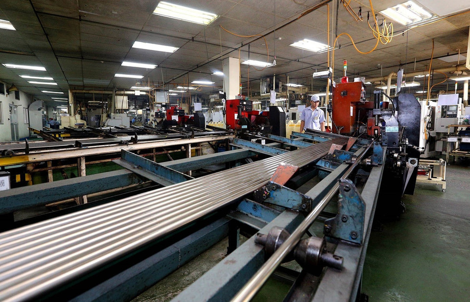 Theo quy hoạch phát triển đến năm 2020, Thành phố Hồ Chí Minh có 23 khu chế xuất, khu công nghiệp với tổng diện tích khoảng 6.038,8 ha. Hầu hết các khu này đều có tỷ lệ đất cho thuê từ đất đạt 60% - 100%. Trong ảnh: Sản xuất linh kiện cơ khí tại Công ty TNHH MTEX Việt Nam, vốn đầu tư của Nhật Bản, tại Khu chế xuất Tân Thuận (Thành phố Hồ Chí Minh). (Ảnh: Danh Lam/TTXVN)