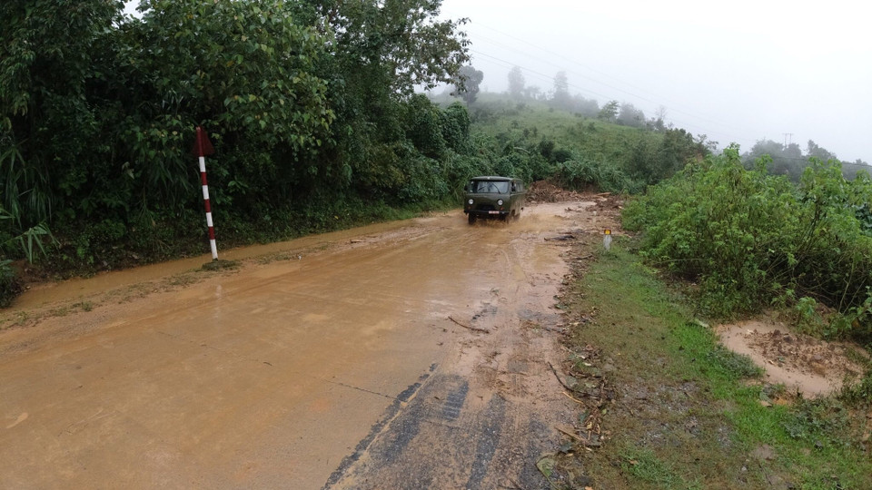 Thông đường vào hiện trường vụ sạt lở ở Đoàn Kinh tế Quốc phòng 337. (Ảnh: Quốc Dũng/TTXVN)