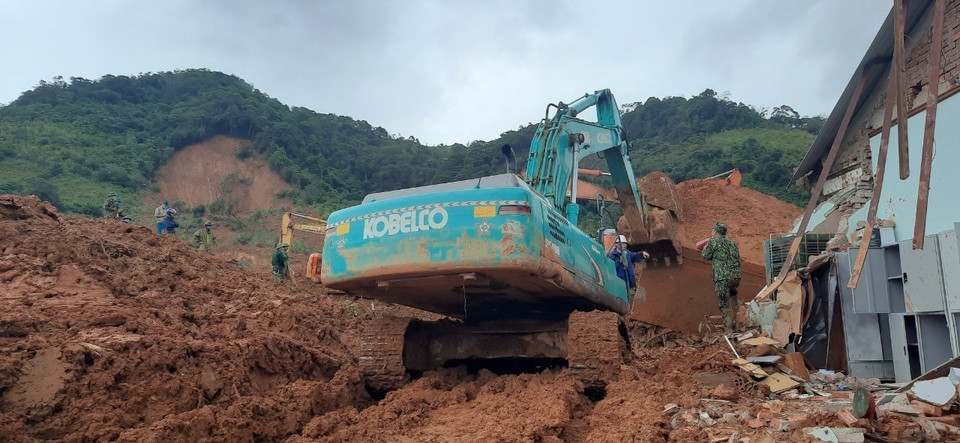 Lực lượng cứu hộ đã tìm thấy toàn bộ 22 thi thể cán bộ, chiến sỹ bị vùi lấp. (Ảnh: TTXVN/phát)