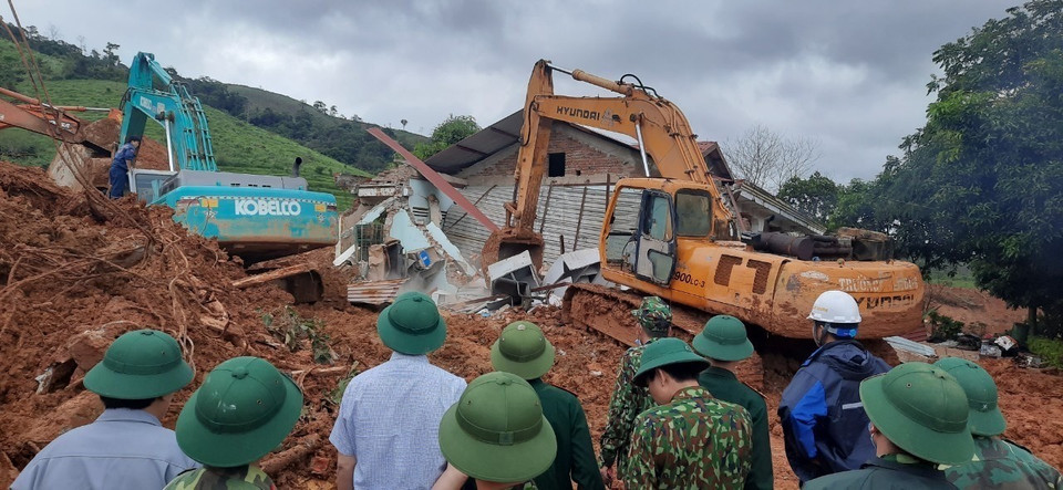 Lực lượng cứu hộ đã tìm thấy toàn bộ 22 thi thể cán bộ, chiến sỹ bị vùi lấp. (Ảnh: TTXVN/phát)