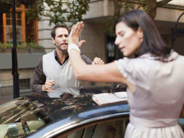 Nếu vợ/chồng của bạn cảm thấy có lỗi họ sẽ thường hay phản ứng lại một cách tiêu cực trước những câu hỏi tưởng chừng như rất bình thường. (Nguồn: Getty)