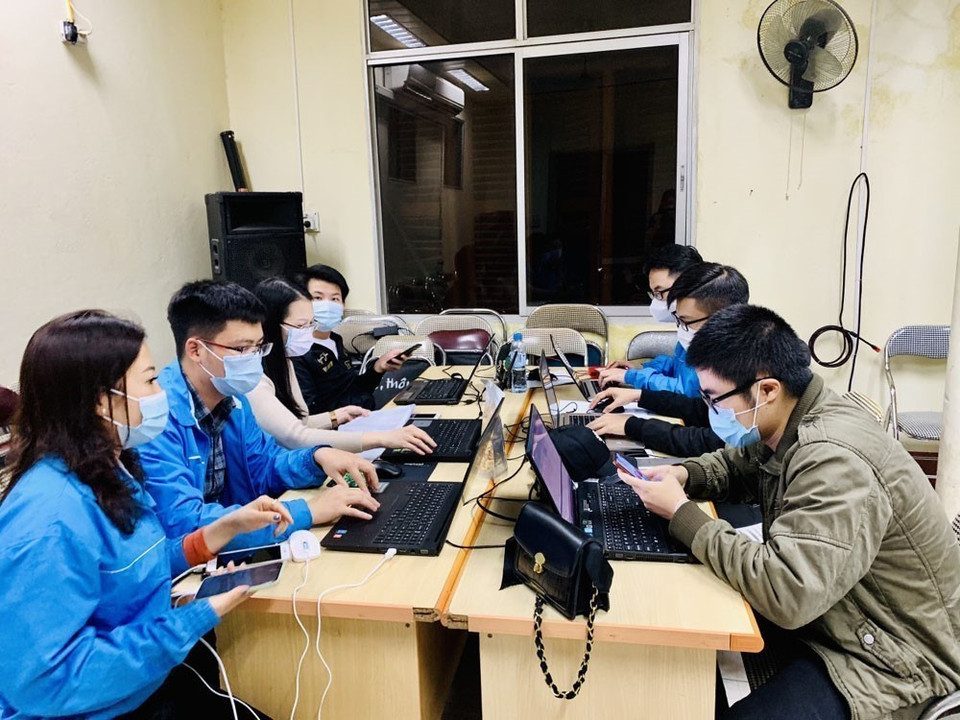 Sau khi dịch COVID-19 đợt 3 bùng phát tại thành phố Chí Linh, Tỉnh đoàn Hải Dương đã thành lập Bộ phận thường trực công tác phòng chống dịch và 65 đội thanh niên xung kích phản ứng nhanh để kịp thời hỗ trợ công tác phòng chống dịch tại các huyện, thị xã, thành phố. (Ảnh: Mạnh Minh/TTXVN)