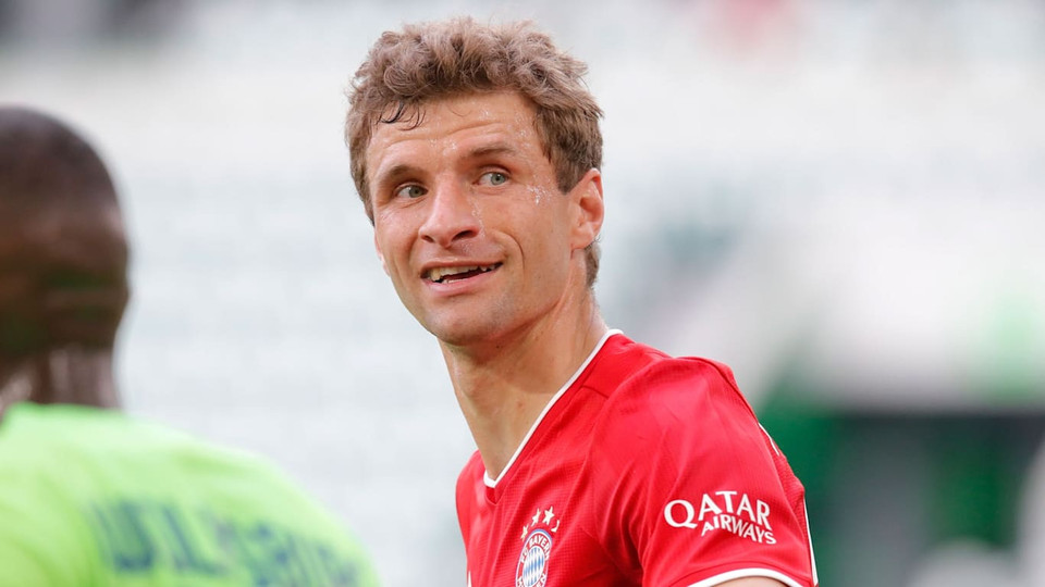 Chỉ 7 phút sau, 'Vua kiến tạo' Thomas Mueller ghi bàn ấn định chiến thắng 4-0 cho Hùm xám. (Nguồn: FcBayern)
