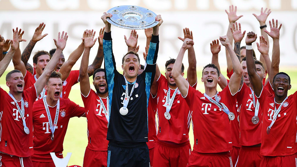 Bayern Munich nâng cao Đĩa bạc vô địch lần thứ 8 liên tiếp tại đấu trường Bundesliga. (Nguồn: FcBayern)