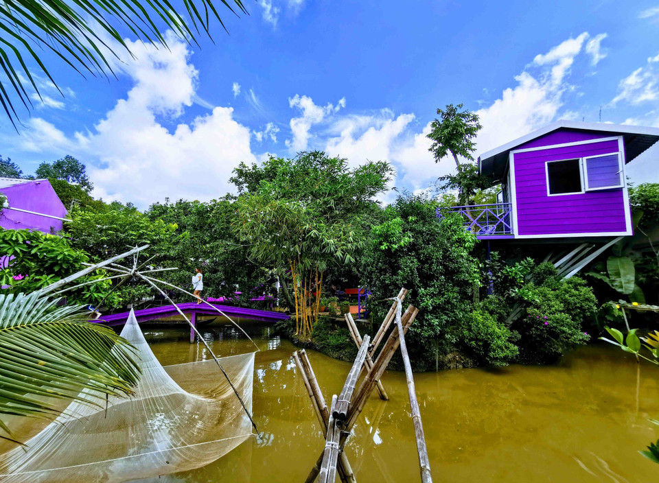 Một góc trong khuôn viên Căn nhà màu tím. (Ảnh: Thanh Liêm/TTXVN)