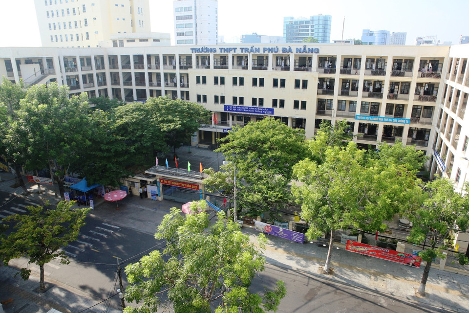 Hội đồng thi tại Trường Trần Phú (Đà Nẵng) trong giờ các thí sinh làm bài thi. (Ảnh: Trần Lê Lâm/TTXVN)