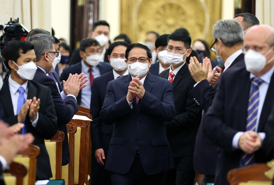 Thủ tướng Phạm Minh Chính đến dự buổi gặp các đối tác quốc tế đã hỗ trợ vaccine phòng COVID-19 cho Việt Nam. (Ảnh: Dương Giang/TTXVN)