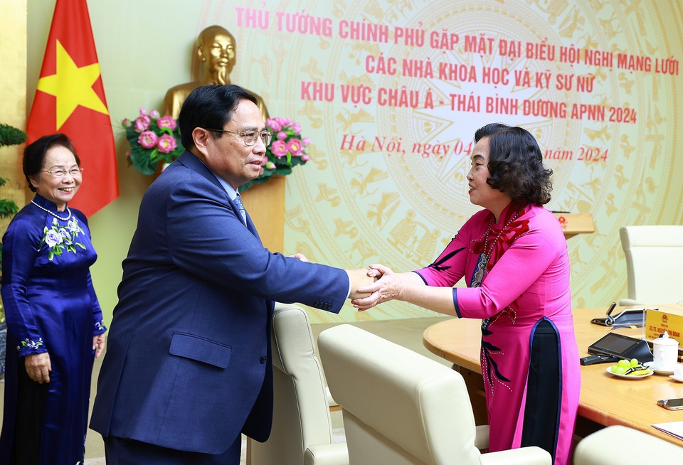 Thủ tướng Phạm Minh Chính gặp các nhà khoa học và kỹ sư nữ khu vực châu Á-Thái Bình Dương năm 2024. (Ảnh: Dương Giang/TTXVN)