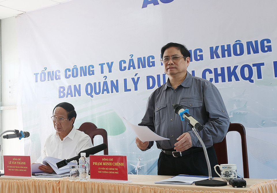 Thủ tướng Phạm Minh Chính làm việc với các đơn vị liên quan đến Dự án Cảng hàng không quốc tế Long Thành. (Ảnh: Dương Giang/TTXVN)