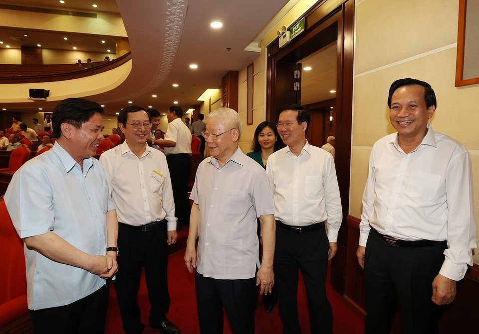 Tổng Bí thư Nguyễn Phú Trọng với các đại biểu dự hội nghị. (Ảnh: Trí Dũng/TTXVN)