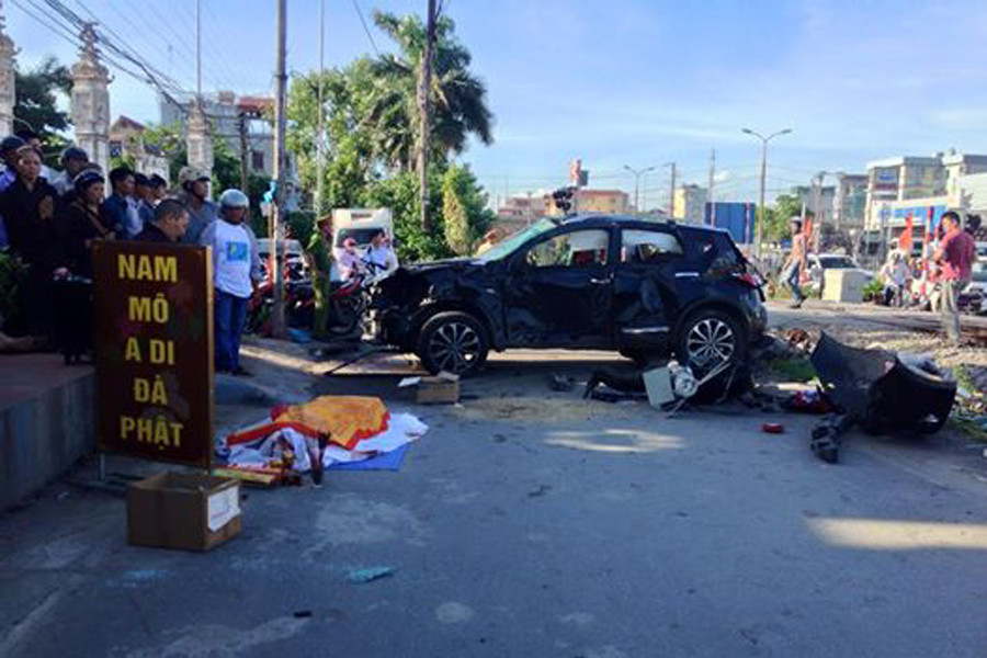 Tai nạn nghiêm trọng xảy ra trước cổng chùa Tứ Kỳ, Hoàng Mai, Hà Nội. (Ảnh: Sơn Bách/Vietnam+)