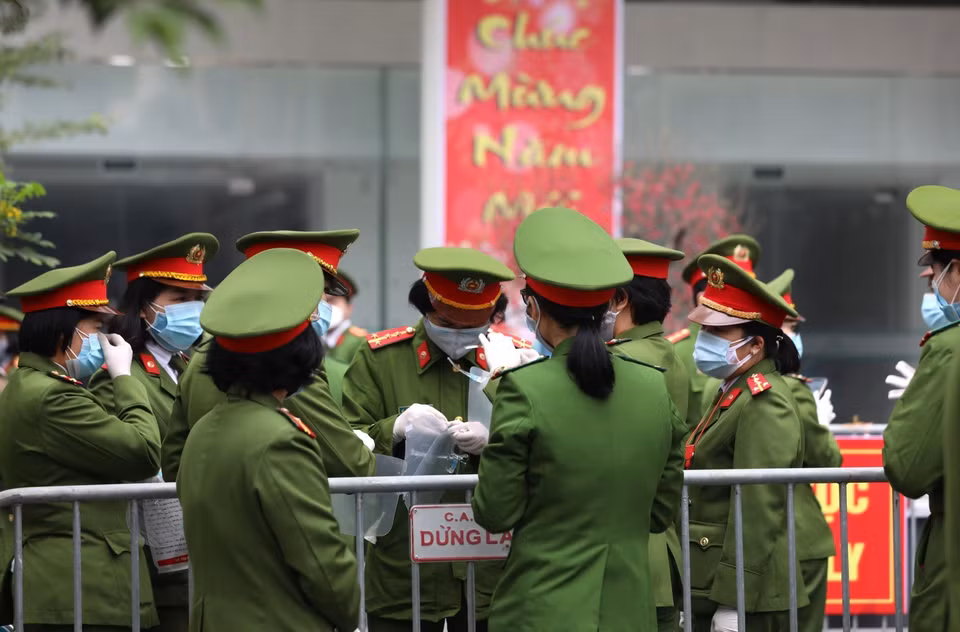 Lực lượng an ninh quận Nam Từ Liêm được tăng cường để đảm bảo an ninh. (Ảnh: Thành Đạt/TTXVN)