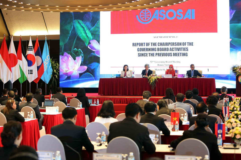 Bà Madinah Mohamad, Tổng Kiểm toán Nhà nước Malaysia, Chủ tịch ASOSAI nhiệm kỳ 2015-2018, đọc diễn văn khai mạc Cuộc họp Ban Điều hành ASOSAI lần thứ 52. (Ảnh: Dương Giang/TTXVN)