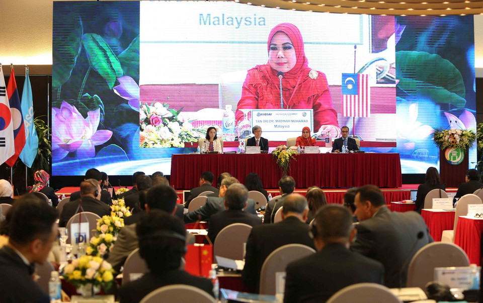 Bà Madinah Mohamad, Tổng Kiểm toán Nhà nước Malaysia, Chủ tịch ASOSAI nhiệm kỳ 2015-2018, đọc diễn văn khai mạc Cuộc họp Ban Điều hành ASOSAI lần thứ 52. (Ảnh: Dương Giang/TTXVN)