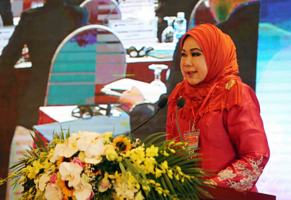 Bà Madinah Mohamad, Tổng Kiểm toán Nhà nước Malaysia, Chủ tịch ASOSAI nhiệm kỳ 2015-2018, đọc diễn văn khai mạc Cuộc họp Ban Điều hành ASOSAI lần thứ 52. (Ảnh: Dương Giang/TTXVN)