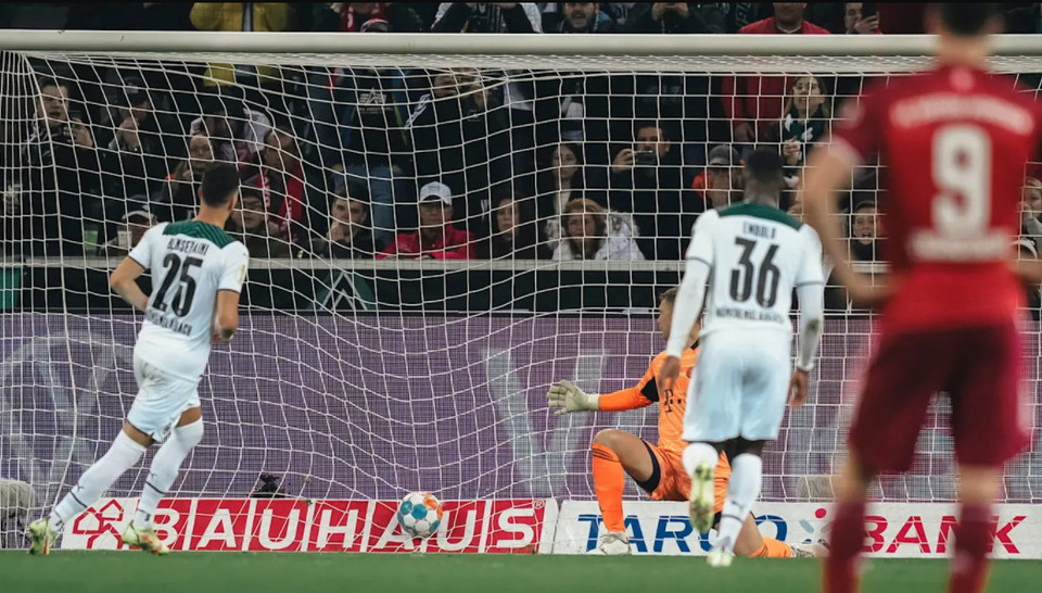 ...lập cú đúp chỉ trong vòng 6 phút.