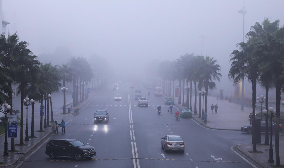 Sương mù tại Khu đô thị Times City, phố Minh Khai, quận Hoàng Mai, ảnh chụp 7h30 ngày 6/2. (Ảnh: Lâm Khánh/TTXVN)