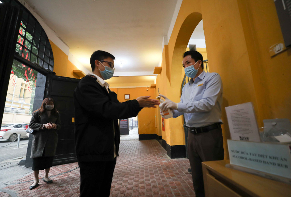 Mở cửa đón khách trở lại từ ngày 8/3/2021, Di tích Nhà tù Hỏa Lò thực hiện nghiêm các quy định phòng chống dịch. (Ảnh: Thanh Tùng/TTXVN)