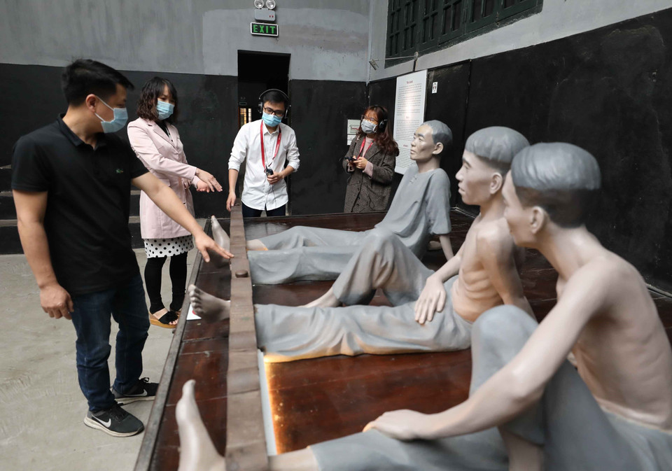 Mở cửa đón khách trở lại từ ngày 8/3/2021, Di tích Nhà tù Hỏa Lò thực hiện nghiêm các quy định phòng chống dịch. (Ảnh: Thanh Tùng/TTXVN)