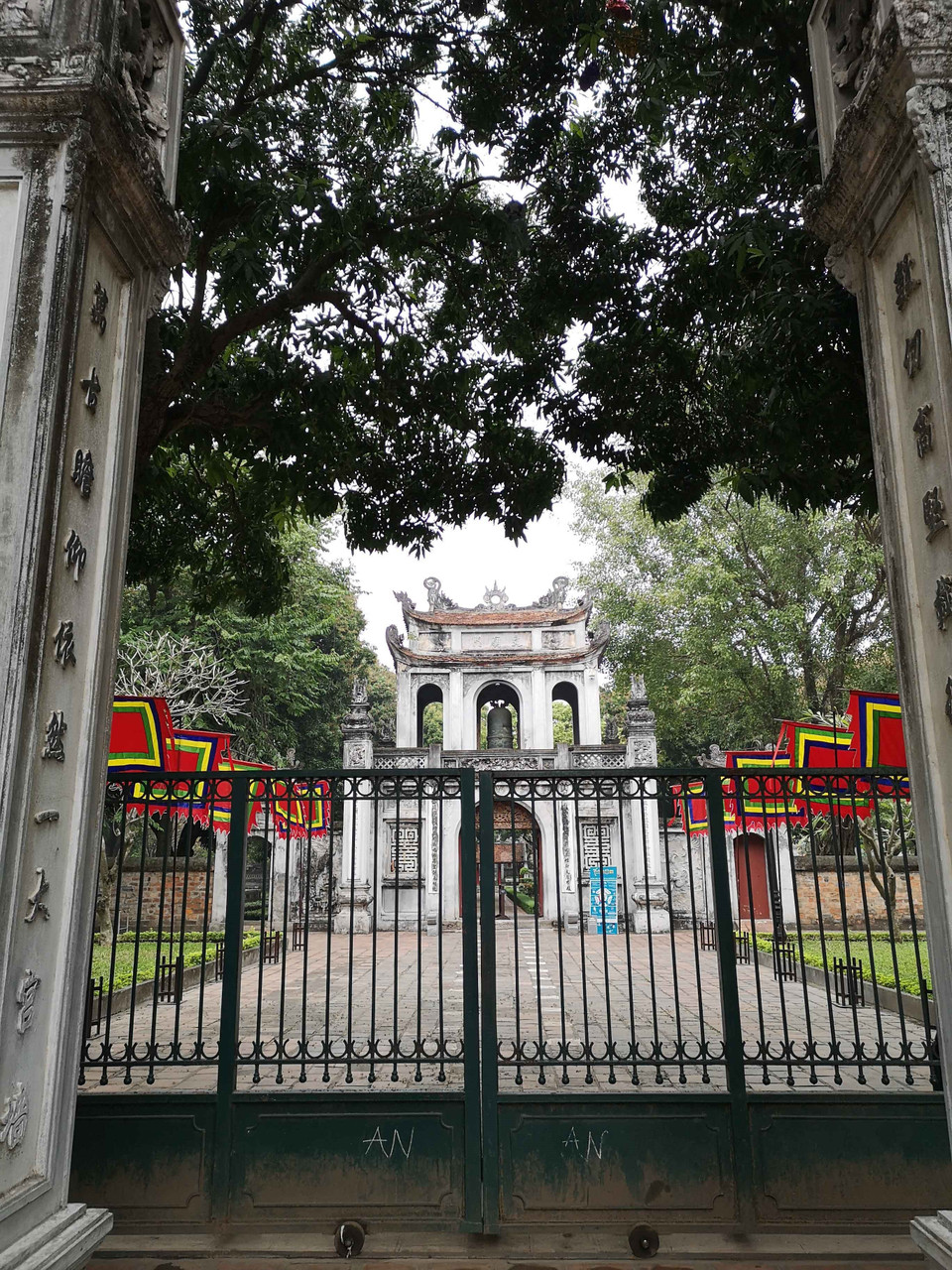 Sáng 8/3/2021, Di tích Văn Miếu-Quốc Tử Giám vẫn đang tạm dừng đón khách. (Ảnh: Thanh Tùng/TTXVN)