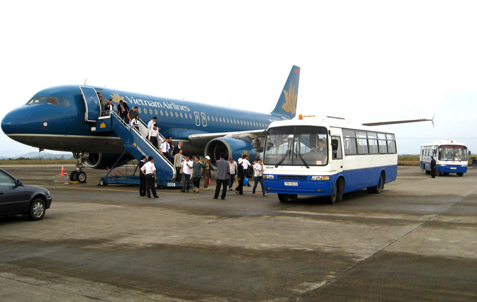 Hành khách đến sân bay Phù Cát (Bình Định). (Ảnh: Viết Ý/TTXVN)