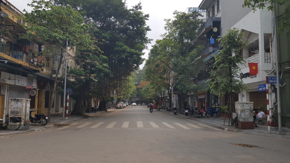 Phố Nhà Thờ (Hà Nội) vắng vẻ. (Ảnh:TTXVN)