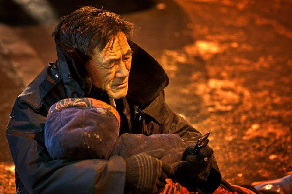 Ông He đã lỡ mất cơ hội cuối cùng để nói lời tạm biệt với người bạn đời, do bà bị cơn đau tim đột ngột. (Nguồn: CCTVNews)