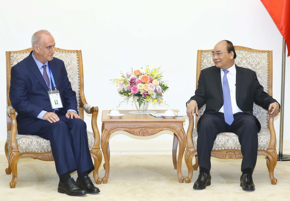 Thủ tướng Nguyễn Xuân Phúc và Ngài Aslan Aslanov, Chủ tịch OANA, Tổng giám đốc hãng Thông tấn AZERTAC (Azerbaijan) tại buổi tiếp. (Ảnh: Thống Nhất/TTXVN)