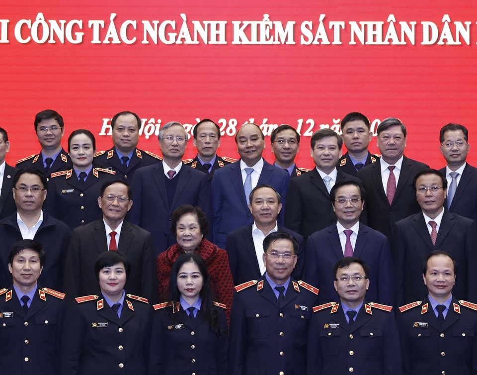 Chủ tịch nước Nguyễn Xuân Phúc với các đại biểu dự hội nghị triển khai công tác ngành kiểm sát nhân dân năm 2023. (Ảnh: Thống Nhất/TTXVN)