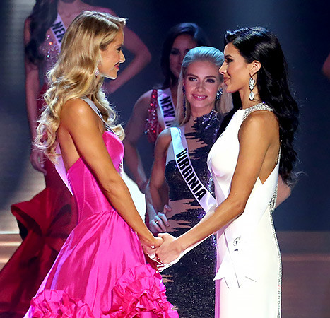 Người đẹp bang Oklahoma Olivia Jordan và người đẹp bang Texas Ylianna Guerra hồi hộp chờ công bố ai giành chiến thắng. (Nguồn: Getty Images)