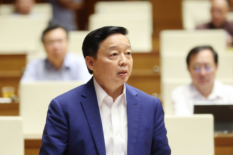 Phó Thủ tướng Trần Hồng Hà giải trình làm rõ ý kiến Đại biểu Quốc hội. (Ảnh: Phương Hoa/TTXVN)