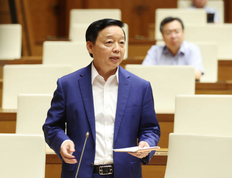 Phó Thủ tướng Trần Hồng Hà giải trình làm rõ ý kiến Đại biểu Quốc hội. (Ảnh: Phương Hoa/TTXVN)