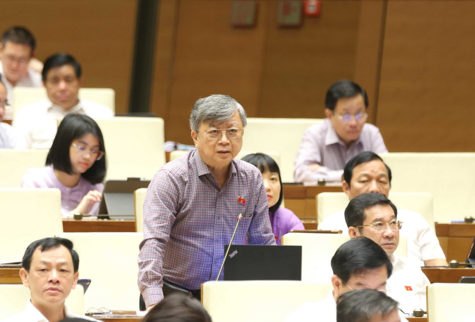 Đại biểu Quốc hội thành phố Hồ Chí Minh Trương Trọng Nghĩa đặt câu hỏi chất vấn. (Ảnh: Phương Hoa/TTXVN)