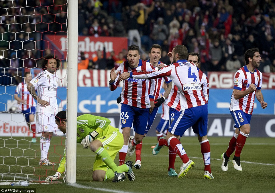 Nhưng không thể giúp Real vùng lên mà còn nhận thêm bàn thua