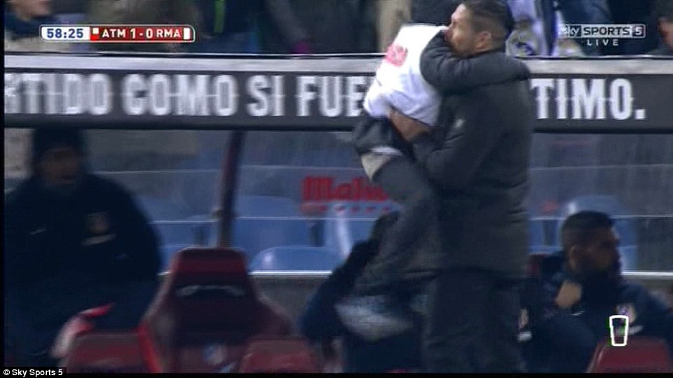 Trong niềm vui sướng của Siemone.