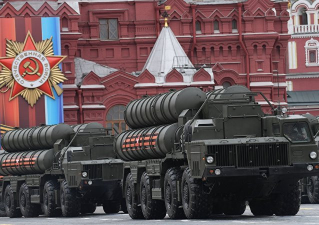 Hệ thống tên lửa phòng không S-400 Triumph. (Nguồn: Sputnik)