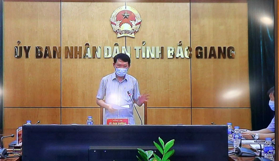 Lãnh đạo tỉnh Bắc Giang tham dự cuộc họp trực tuyến với Thường trực Ban Chỉ đạo Quốc gia phòng, chống dịch COVID-19. (Ảnh: Phạm Kiên/TTXVN)