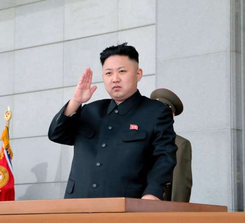 Từng đi học với tên giả: Ông Kim Jong-un đã tới học Trường Quốc tế Bern dưới cái tên giả là “Pak Un”. Thân phận thực sự của ông cũng được giấu kín, khi đó ông chỉ được cho là con trai một nhân viên làm việc tại đại sứ quán Triều Tiên. 