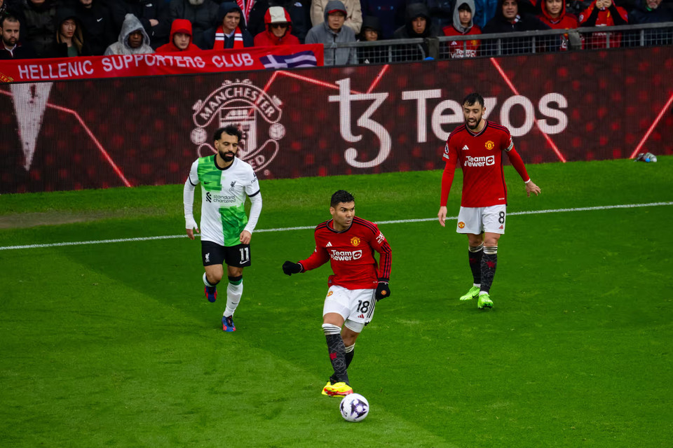 Bất ngờ phải nhận bàn thua, M.U thi đấu đầy nỗ lực nhưng không thể tạo ra bất cứ pha bóng nào thực sự đáng chú ý trước khung thành của The Kop trong hiệp 1. (Nguồn: Getty Images)