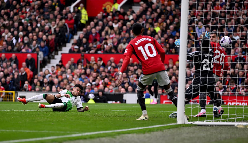 Liverpool là đội có bàn thắng mở tỷ số ở phút 23 sau pha bay người volley tuyệt đẹp của Luis Dias. (Nguồn: Getty Images)