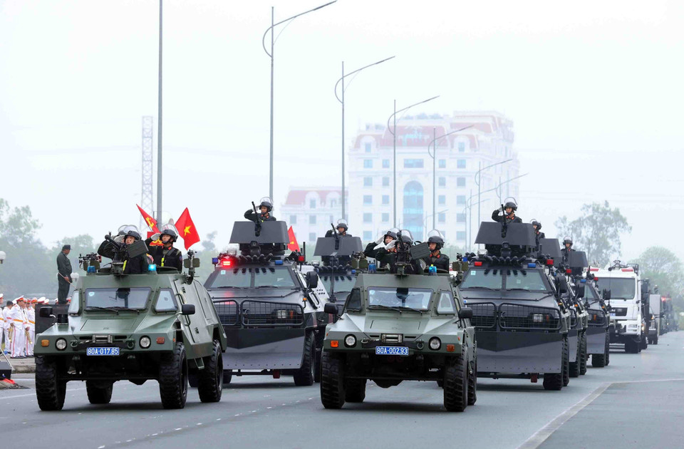 Khối xe chiến đấu đặc chủng của lực lượng Cảnh sát Cơ động tham gia diễu binh tại buổi tổng duyệt. (Ảnh: Phạm Kiên/TTXVN)