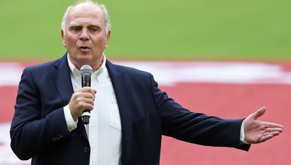 Chủ tịch danh dự của Bayern Uli Hoeness phát biểu. (Nguồn: FcBayern)