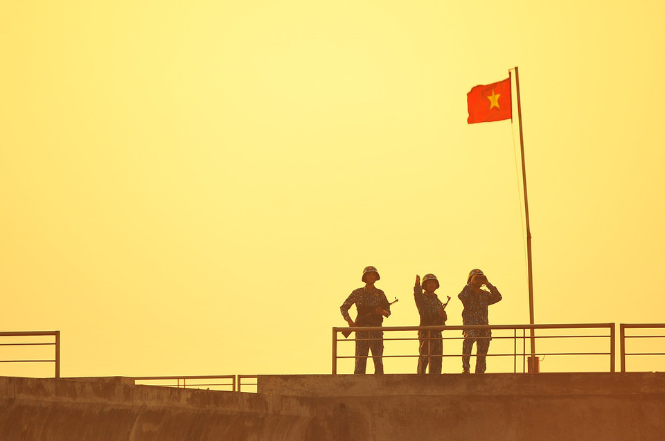 Một mùa xuân mới lại đang về, những người lính biển tiêp tục hòa mình giữa biển trời mênh mông, bát ngát với niềm tin sắt son. (Ảnh: Minh Đức/TTXVN)