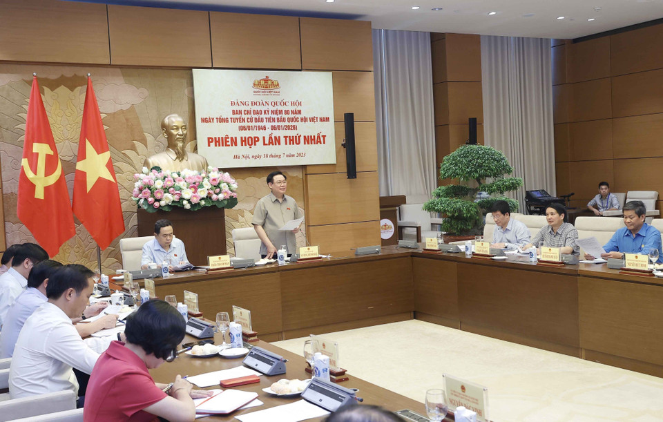 Sáng 18/7/2023, tại Hà Nội, Chủ tịch Quốc hội Vương Đình Huệ chủ trì Phiên họp lần thứ nhất Ban Chỉ đạo kỷ niệm 80 năm Ngày Tổng Tuyển cử đầu tiên bầu Quốc hội Việt Nam (6/1/1946-6/1/2026). (Ảnh: Doãn Tấn/TTXVN)