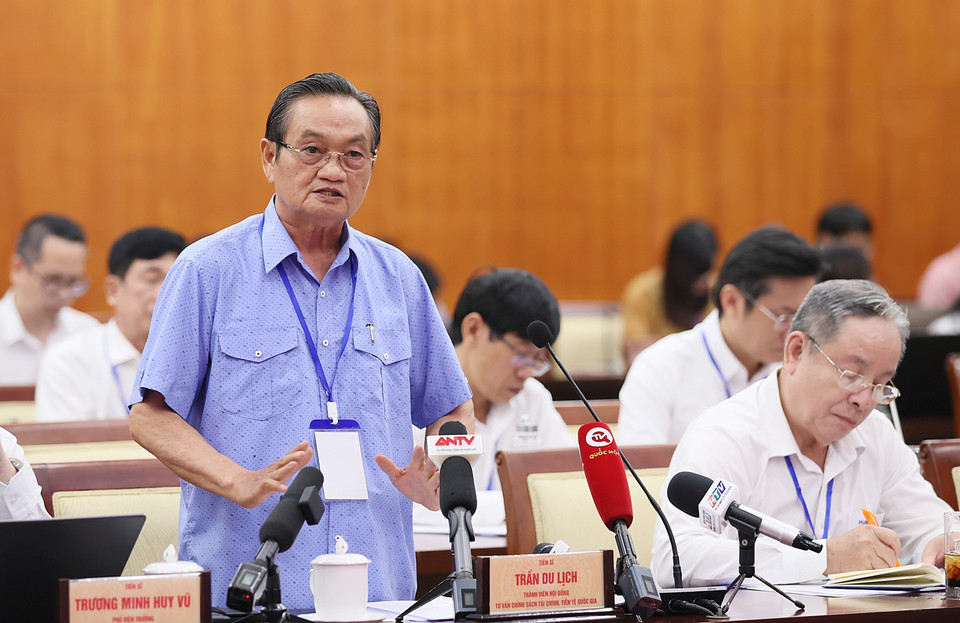 Ông Trần Du Lịch, thành viên Hội đồng Tư vấn Chính sách Tài chính-Tiền tệ Quốc gia tham luận tại hội nghị. (Ảnh: Dương Giang/TTXVN)