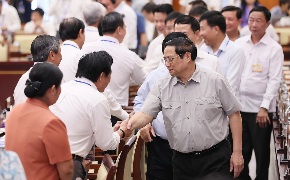 Thủ tướng Phạm Minh Chính với các đại biểu tham dự hội nghị Hội đồng Điều phối Vùng Đông Nam Bộ. (Ảnh: Dương Giang/TTXVN)