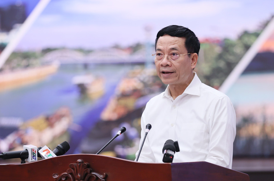 Bộ trưởng Bộ Thông tin và Truyền thông Nguyễn Mạnh Hùng tham luận tại hội nghị. (Ảnh: Dương Giang/TTXVN)
