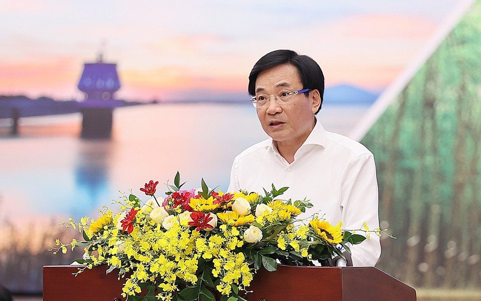 Bộ trưởng, Chủ nhiệm Văn phòng Chính phủ Trần Văn Sơn công bố Quyết định thành lập Hội đồng Điều phối Vùng Đông Nam Bộ. (Ảnh: Dương Giang/TTXVN)