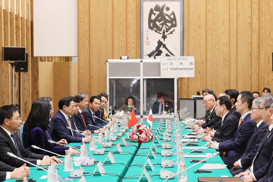 Thủ tướng Phạm Minh Chính hội đàm với Thủ tướng Nhật Bản Kishida Fumio. (Ảnh: Dương Giang/TTXVN)