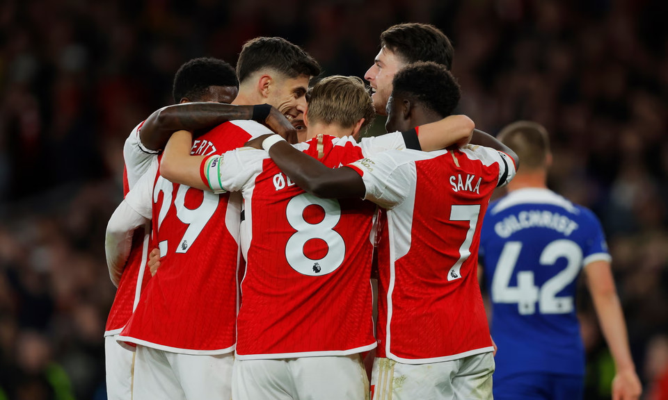 Chiến thắng này giúp Arsenal củng cố ngôi đầu bảng Premier League với 77 điểm sau 34 trận đã đấu. (Nguồn: The Guardian)